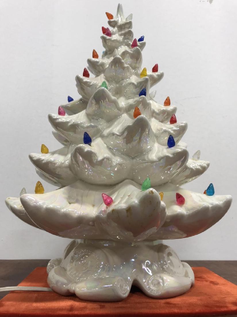 Vintage Collectible Ceramic Christmas Tree Lamp (1 of 17)