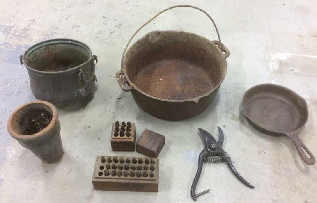 Group Lot Vintage Iron Metal Pots & Tools (1 of 10)