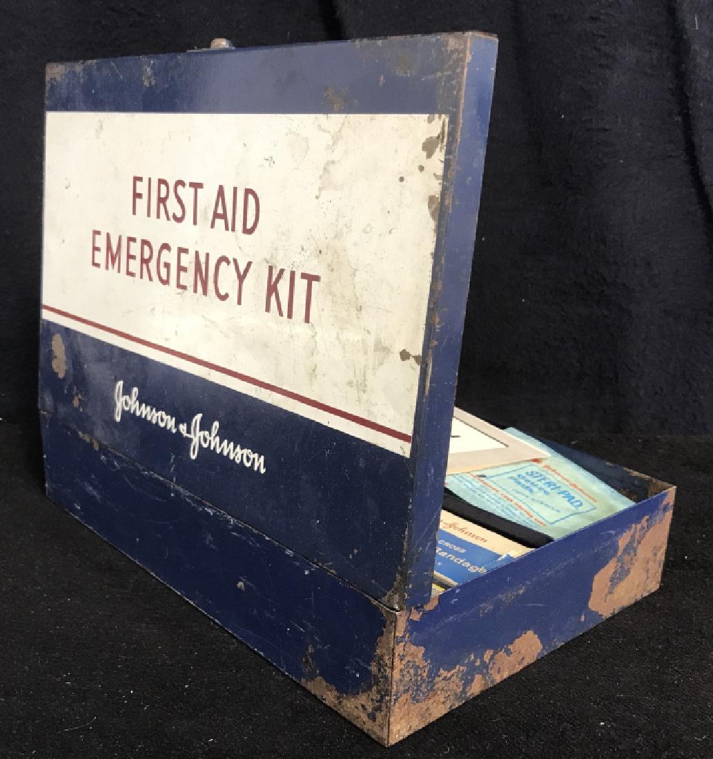 1940’s Johnson & Johnson First Aid Emergency Kit (1 of 7)
