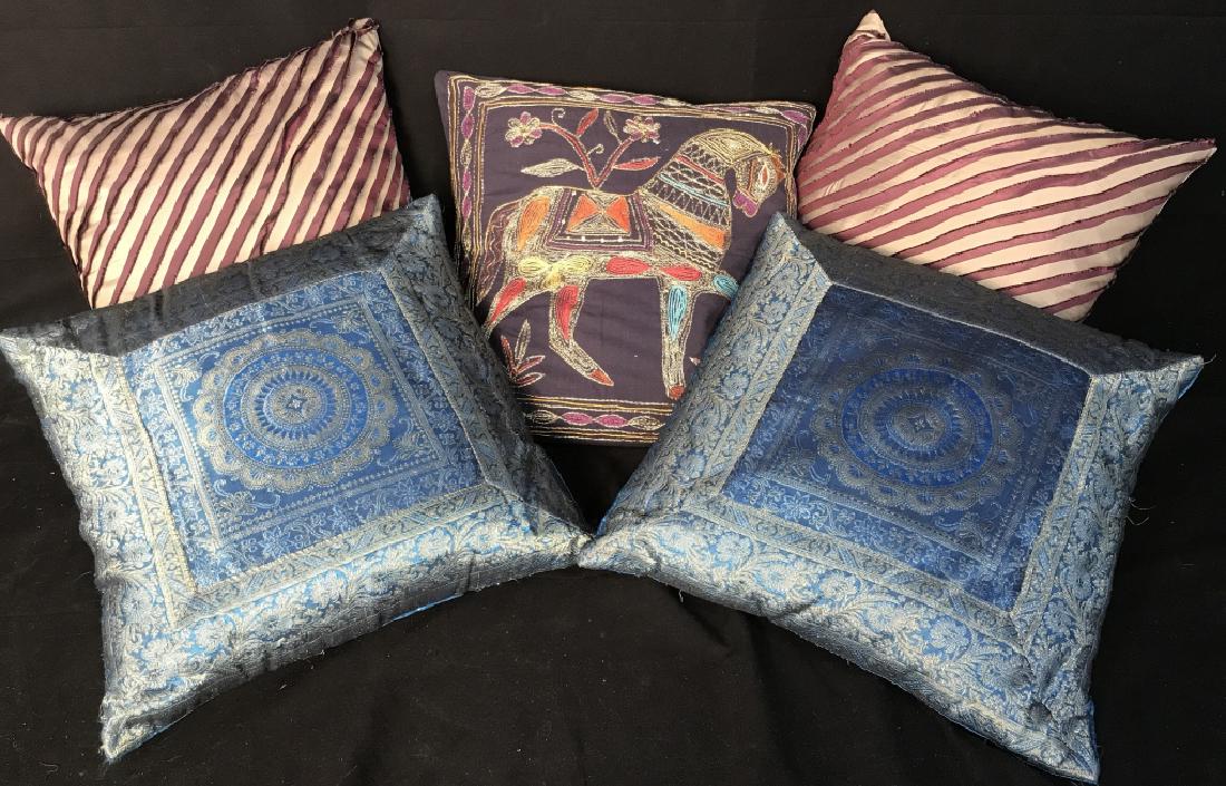 Lot 5 Assorted Coordinated Throw Pillows: Lot includes 1 pillow with horse detail, 2 purple and grey toned pillows and w aqua and gold toned pillows. Pillows measure approx 16 inches square. Each pillow has some wear. Home accessory, throw pi