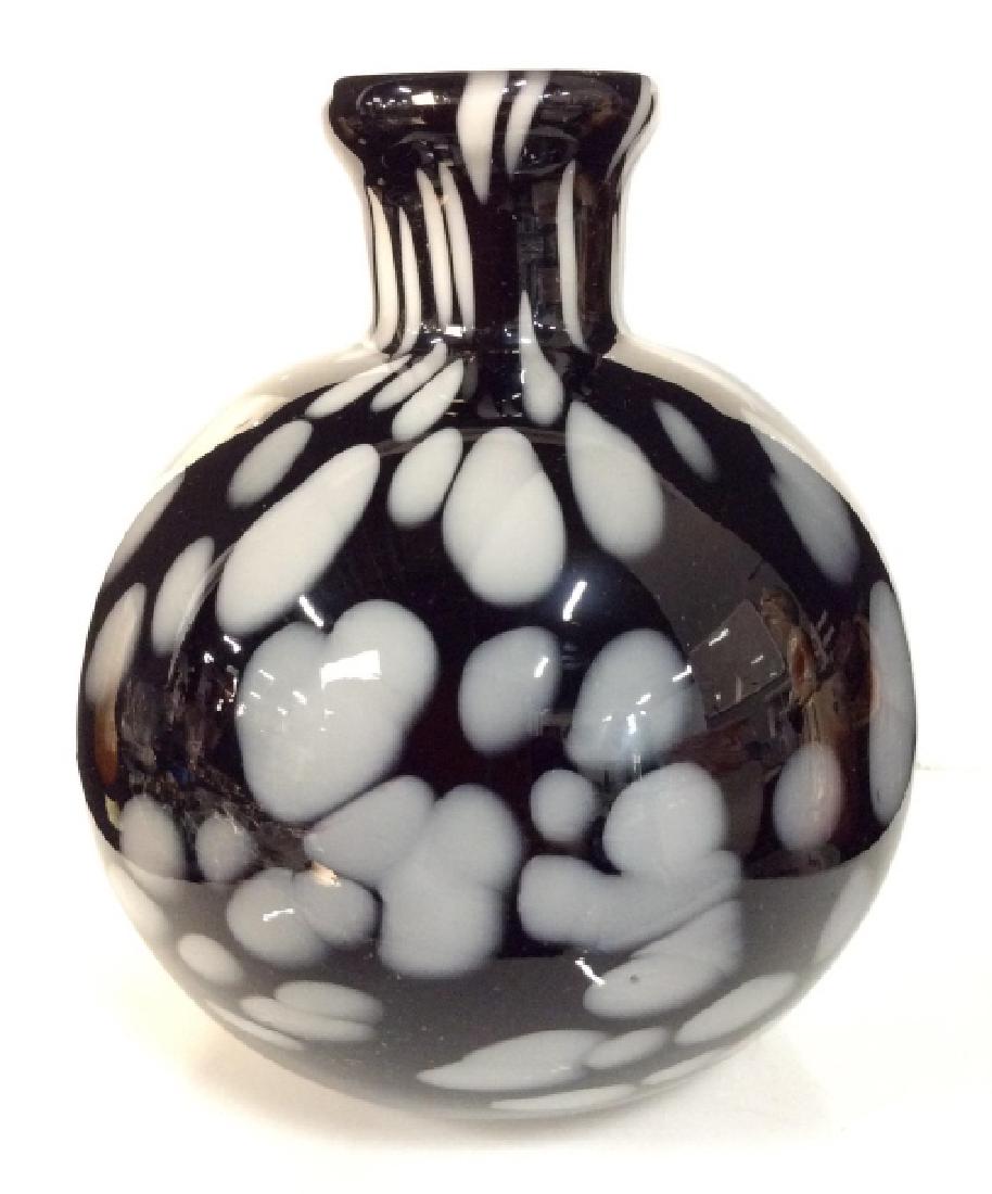 Black and White Toned Art Glass Vase: Black and White Toned Handcrafted Art Glass Vase, Vessel. Black toned with organic shaped white/grey toned design, handcrafted, art glass, decorative accessory, tabletop accessories, tableware, vase v