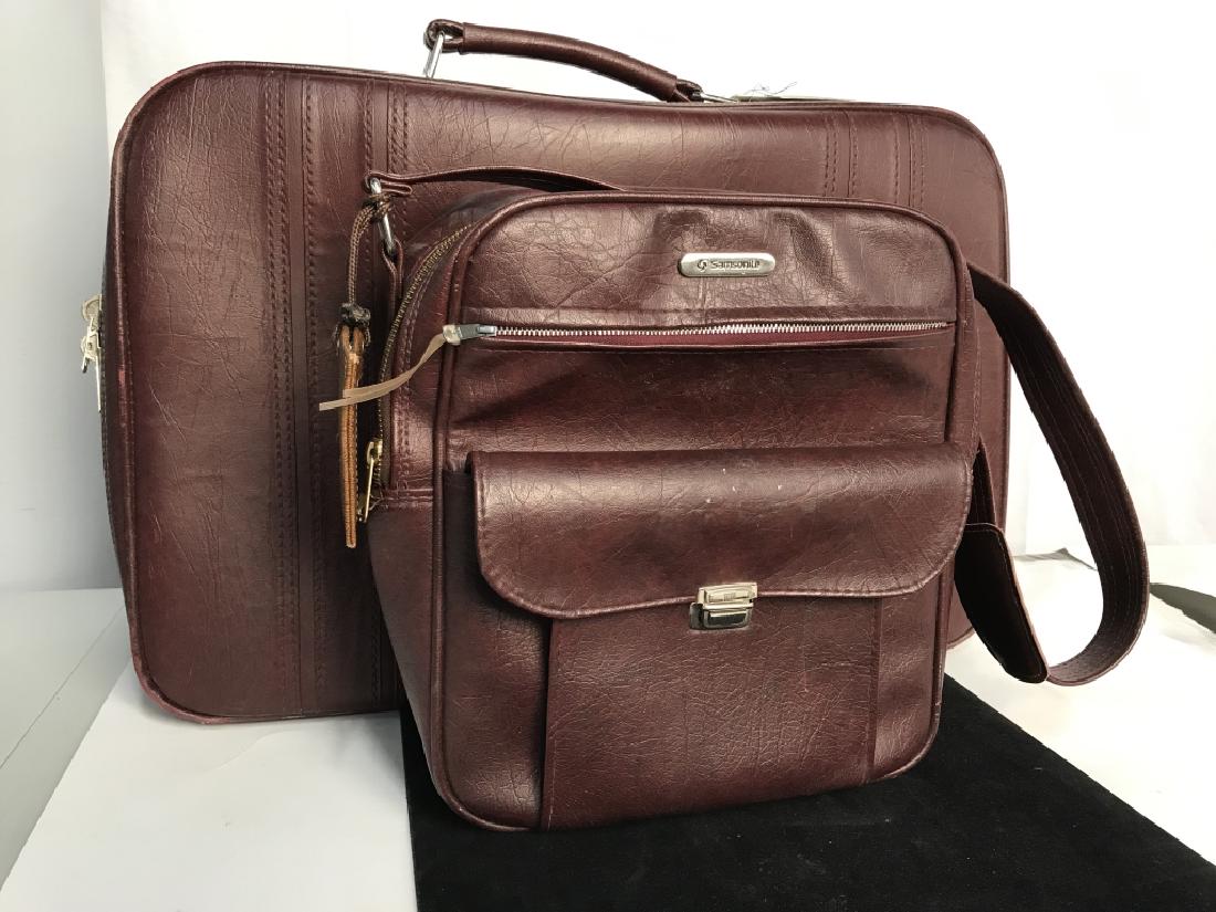 Vintage Group of Samsonite Luggage: Vintage Group of Samsonite Luggage, includes a rust brown Naugahyde suitcase and a smaller case of same line, silver toned hardware, zip closure, larger measures, 24 in x 16 in x 6 in deep, good condi