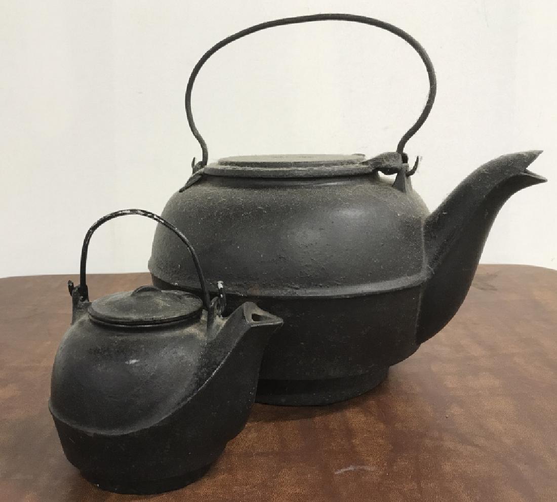 Vintage Set of Cast Metal Iron Kettles,: Vintage Set of Cast Metal Fireside Kettles,Iron kitchenware, largest measures 13 in x 14 in, black metal with lids, possibly antique, good condition, Americana, Cast Metal Fireside Decor, Cast Metal U