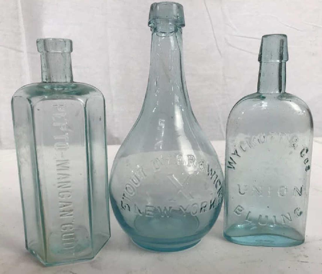 Group 3 Aqua Glass Apothecary Bottles (1 of 7)