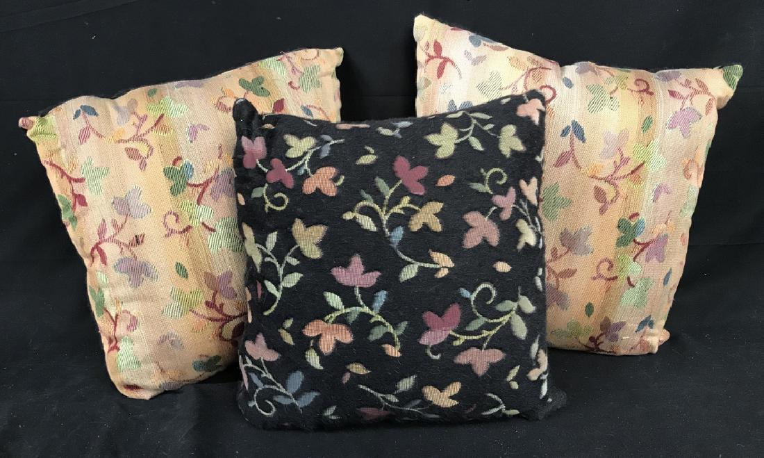 Lot 3 Accent Pillows With Floral And Leaf Motif (1 of 5)