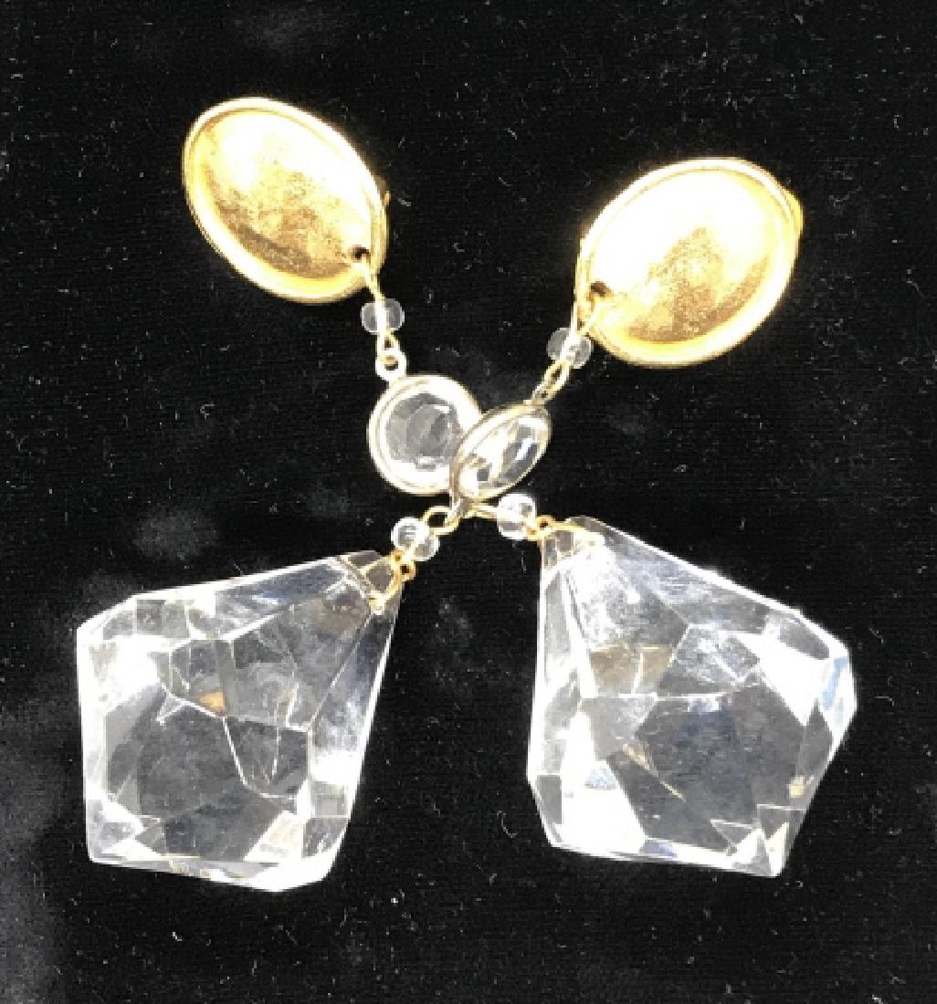 Pair Clip On Earrings (1 of 5)