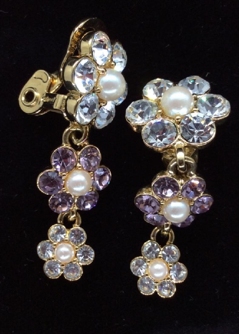 MONET Rhinestone Floral Earrings: MONET Rhinestone Floral Earrings, pink and white rhinestones with pearl style bead details. Set in gold toned metal, Earclips clip on, Signed Monet on reverse, Measures approx 1 in long. Women’s vin