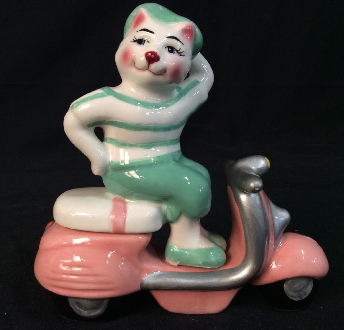 Vintage Kitty Cat On Vespa Salt And Pepper Shaker: Vintage Kitty Cat On Vespa Salt And Pepper Shaker, 5in x 4 1/2 in, good condition, Salt is Pick Vespa, Kitty Cat is Pepper, Collectible Salt And Pepper Shakers, Vintage Table Accessories, Vintage Kitc