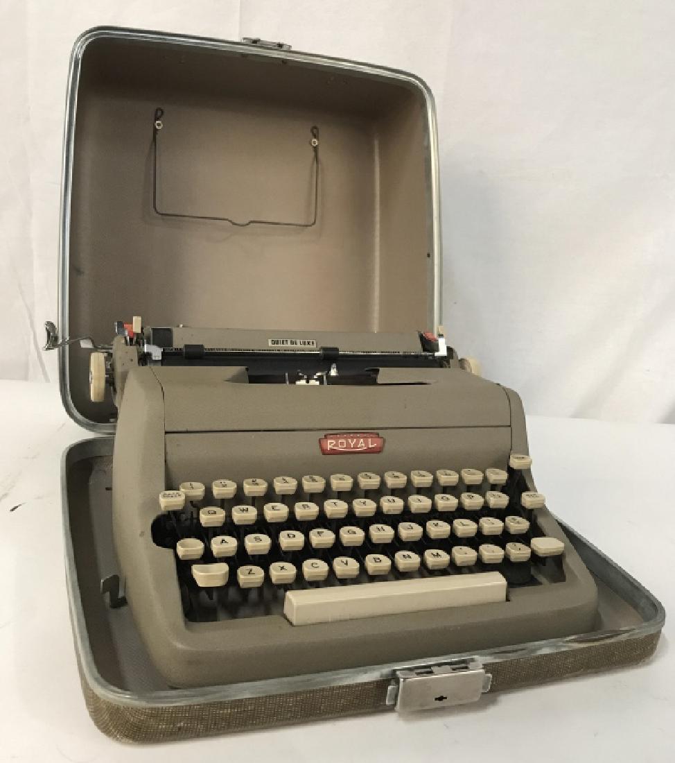 Vintage Royal Ladies Typewriter in Case: Vintage Royal Ladies Typewriter in Case, case measures 6 1/2 x 13 in, quiet de Luxe model, not Tested but looks to be in working order, both case and Typewriter Taupe, Vintage Office Equipment, Vintag