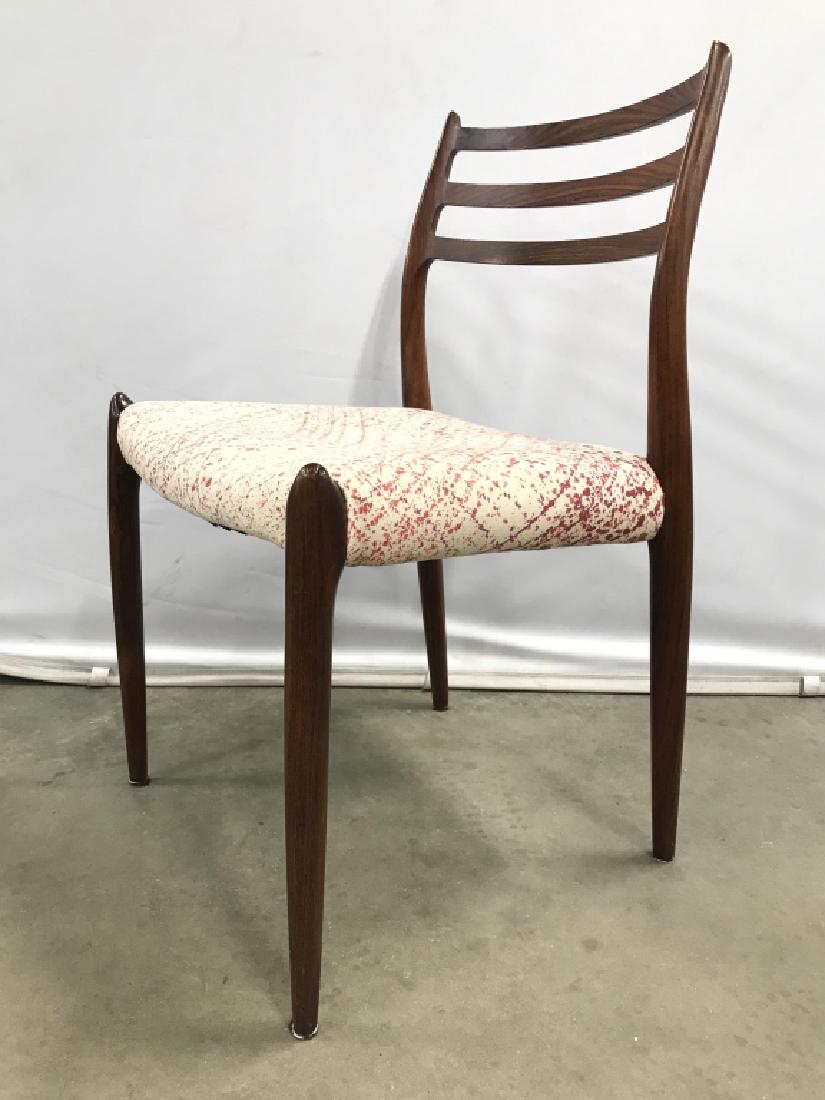 Set 4 MCM Niels Otto Moller Style Danish Dining Chairs: Set 4 MCM Niels Otto Moller / Hans Wegner / Finn Juhl Style Danish Modern Dining Chairs In possibly Teak or Walnut wood with three slatted back, tapered cylindrical legs, and splattered red on cream u
