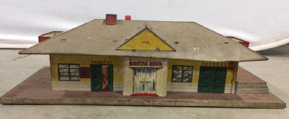 Rare Vintage Tin Toy Train Station W Crank: Rare vintage 1940-50's LOUIS MARX Glendale Station tin toy building with wind up crank. Building depicts Glendale Train Station waiting room. Crank on roof was once used to produce sound. Toy had mode