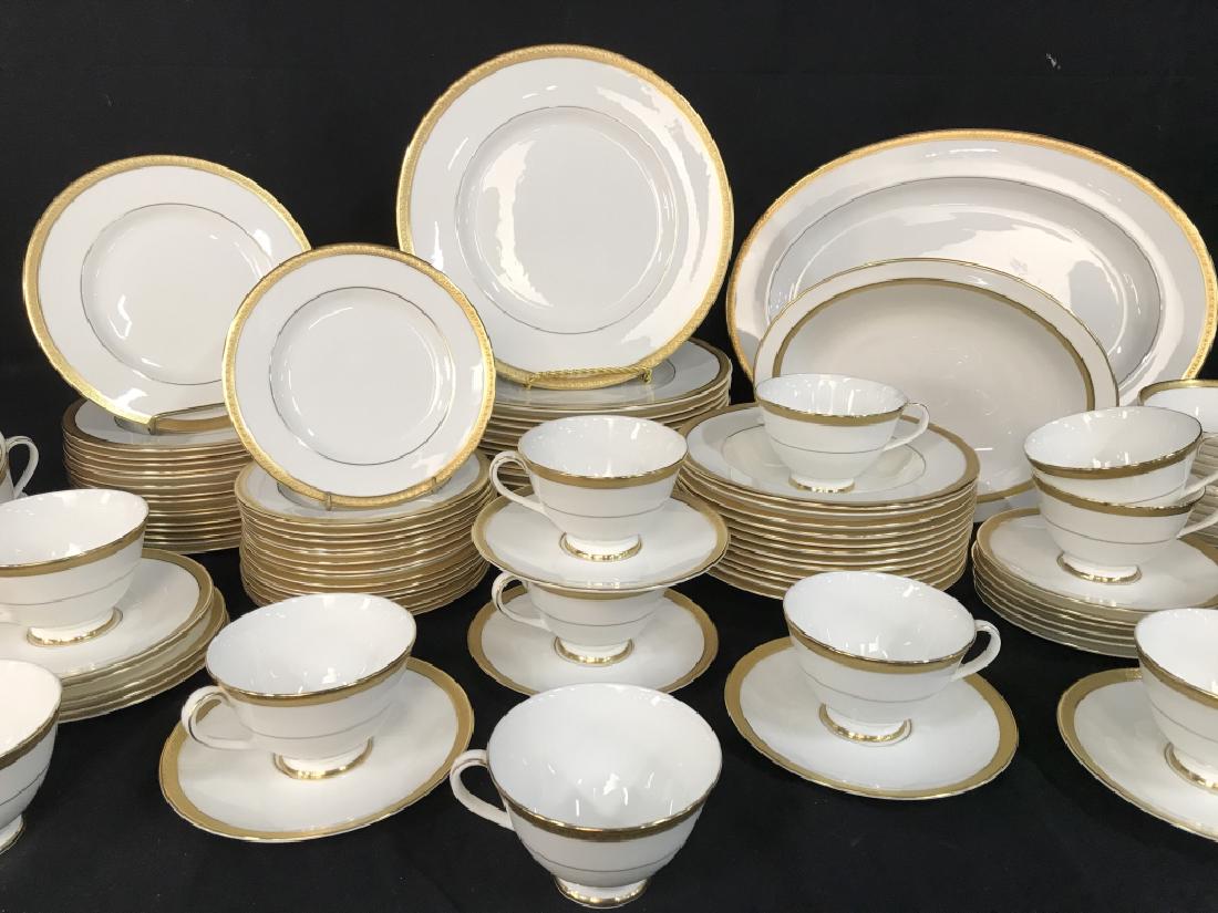 Set 100+ Royal Doulton Royal Gold Fine Bone China