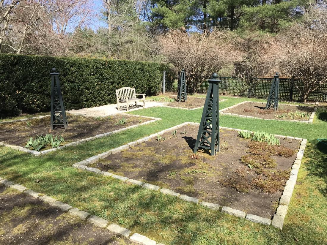 FREEPORT Tall Garden Architectural Pyramids: FREEPORT Tall Garden Architectural Pyramids, obelisks, garden architectural, Dark green tone wood with lattice work design, garden architecture, home accents, with orb details on top. Wear appropriate