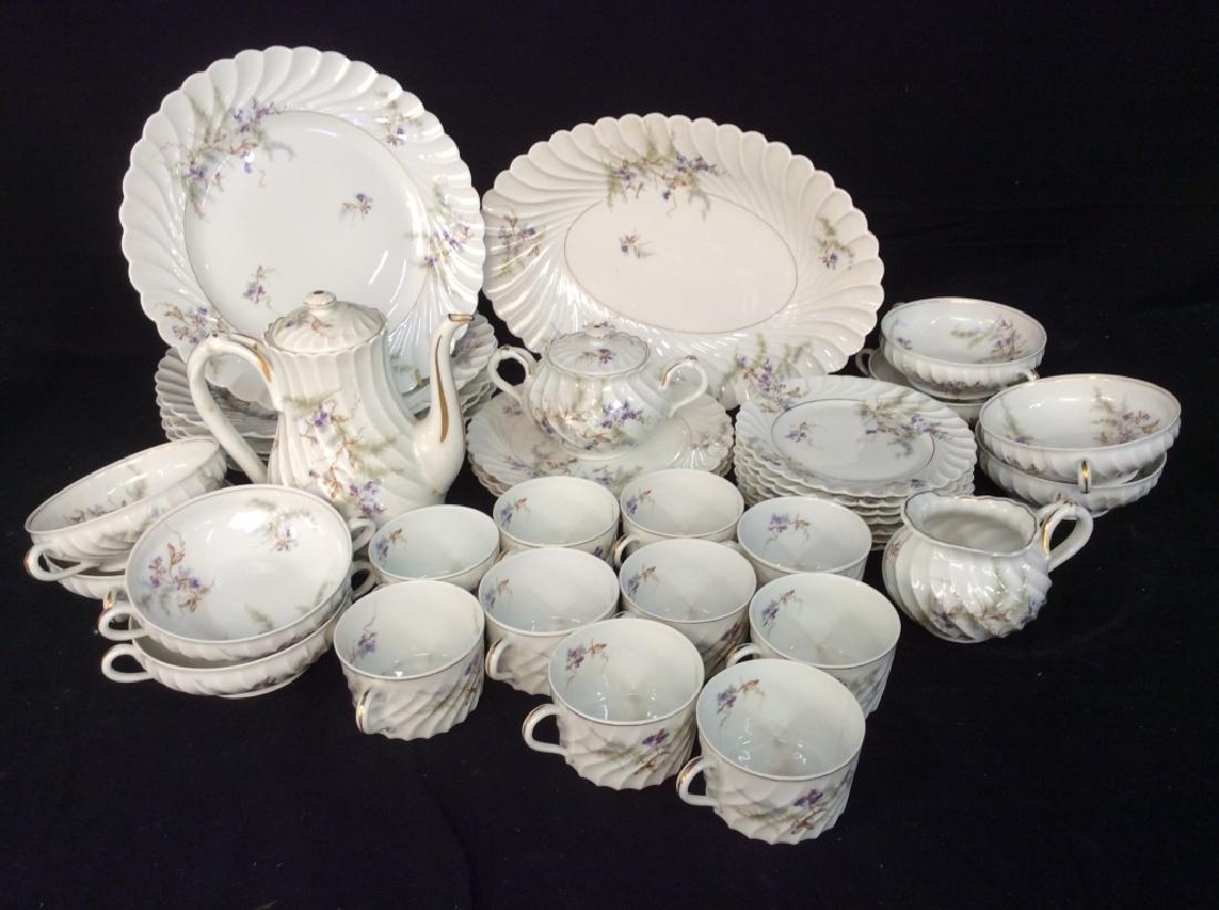 Haviland Limoges Porcelain Tea Service Set: Haviland Limoges Porcelain Tea Service Set. Set includes 5 dinner plates, 3 salad / appetizer / starter plates, 7 dessert plates, 8 finger bowls, 1 oval serving platter, 10 tea coffee cups, 1 tall tea