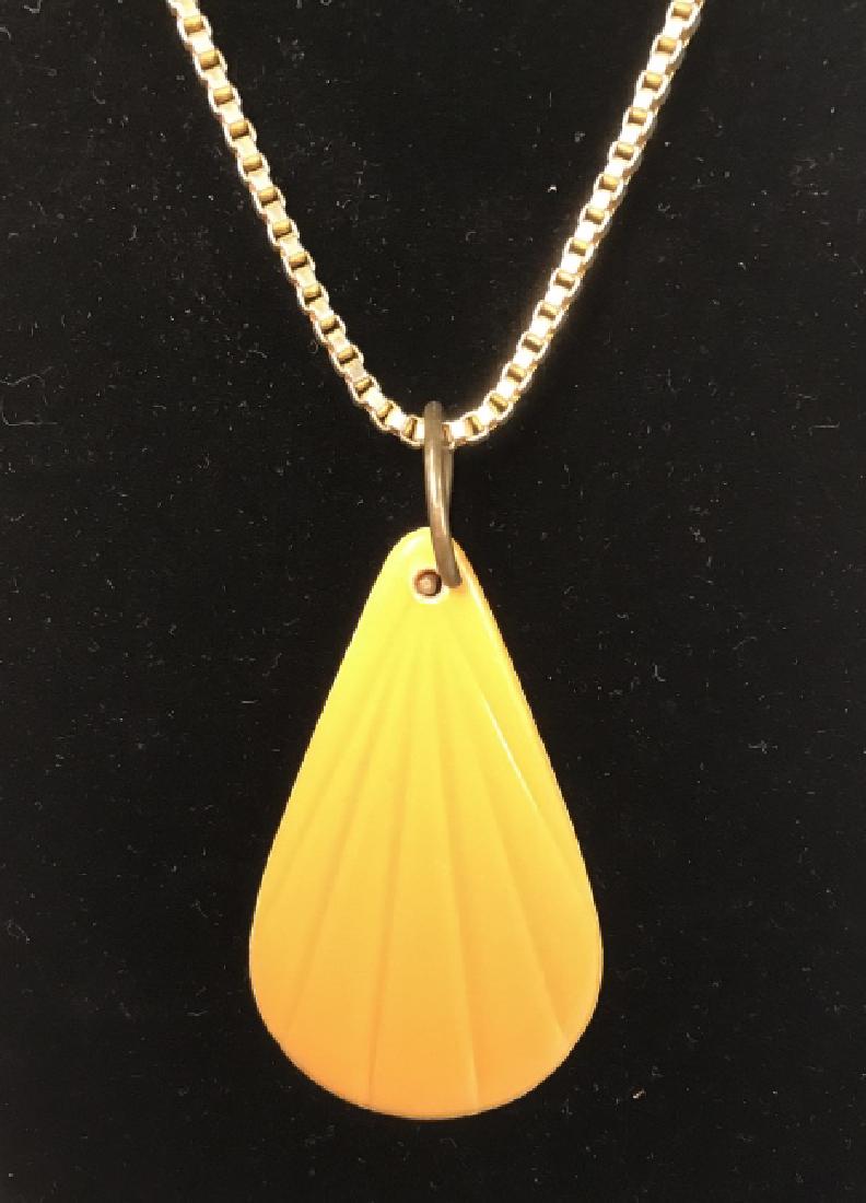 Vintage Bakelite Pendant Necklace: Vintage jewelry Estate jewelry, box gold toned chain with drop pendant, pendant measures app 3 inches, necklace drop app 11 inches, vintage estate jewelry, collectible bakelite, fashion jewelry,