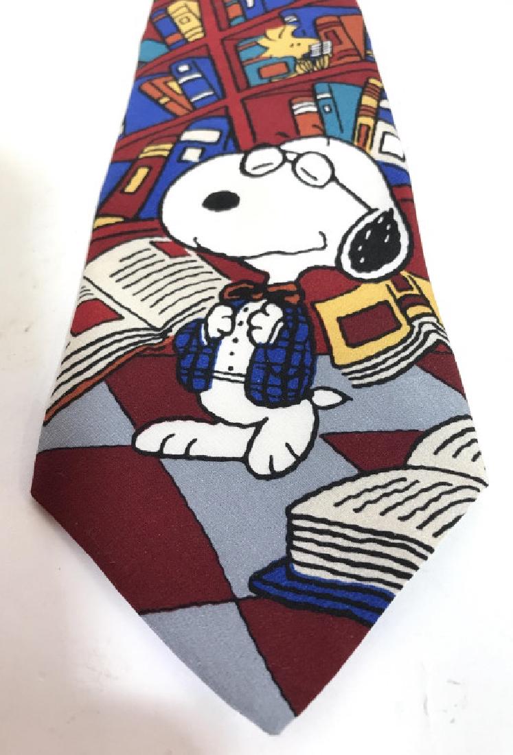 Vintage Snoopy Charlie Brown Necktie: Tag on tie reads PEANUTS. Depicts Snoopy & Woodstock in a library. Measures approx 55 inches long fully unraveled. tie, fashion accessory, men's fashion, cartoon collectible 6