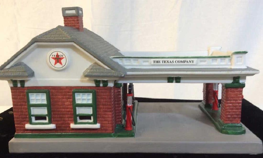 Vintage, The Texas Co. Christmas Petrol Station -: With Original Box Porcelain Holliday Decor, Texaco Gas Station, approx 10 x 6. Very Detailed w/ Christmas Wreathes, Vintage Gas Pumps & Brick Station House. Lighting not tested. Vintage Texaco, Vintag