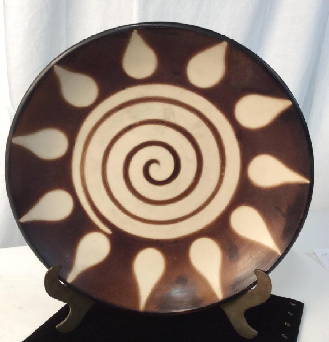 Signed- Peruvian Pottery Decor Plate: Underside etched by artist Santodio Paz, Chulucanas, Peru. A Revered Artisan from Perú, Designs Based On Pre- Colombian Tallán Natives from Northern Perú. Native Chulucanas Design. Original & Handm