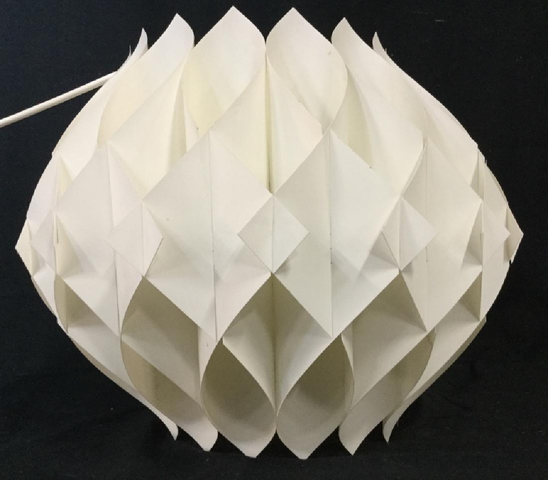 Le Klint Style Origami MCM Pendant Light: Le Klint Style Honeycomb Origami Pendant Light chandelier. Mid-Century Modern. Woven ceiling pendant light made of lightweight, flexible material composite. Pendant measures approx 14 inches in height