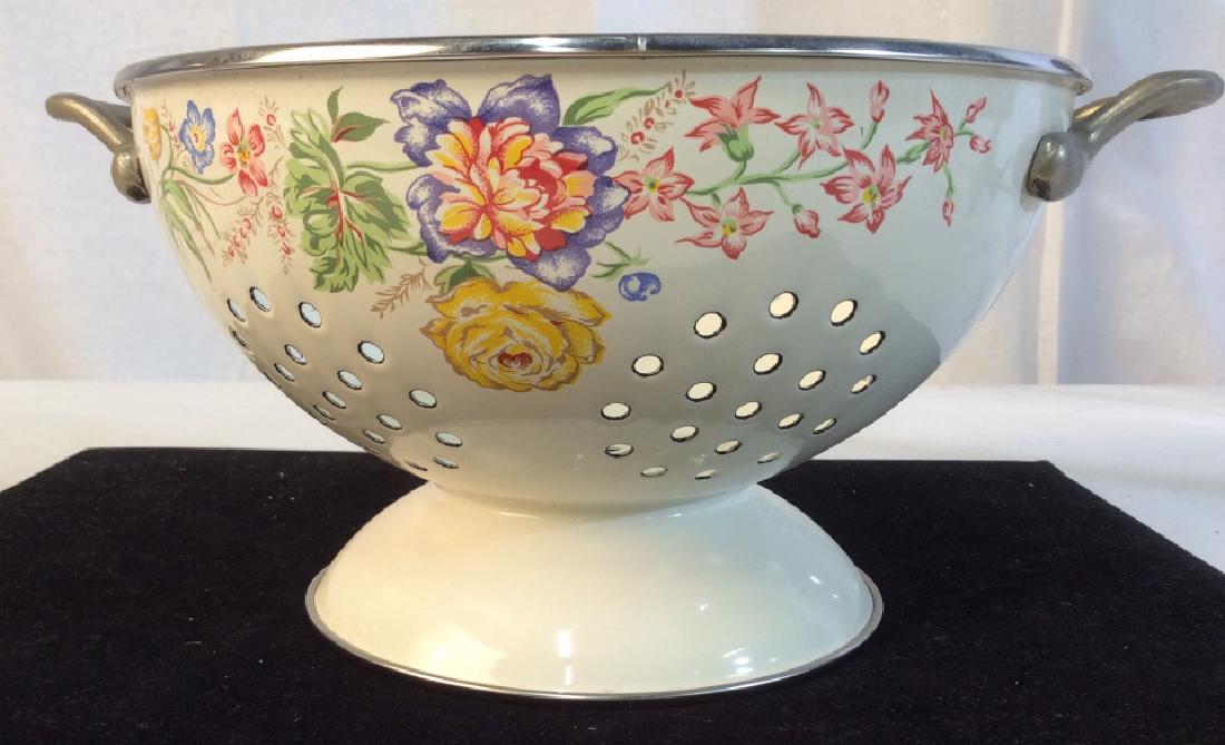 Vintage Metal Pasta Colander with Base: Base Stands 1 1/4 in. from bottom. Has Carry Handles. One handle loose. Has not been attempted to screw tighter. Two areas with enamel chips. Kitchenware, Pasta Strainer, Fruiter Colander, Vintage Col
