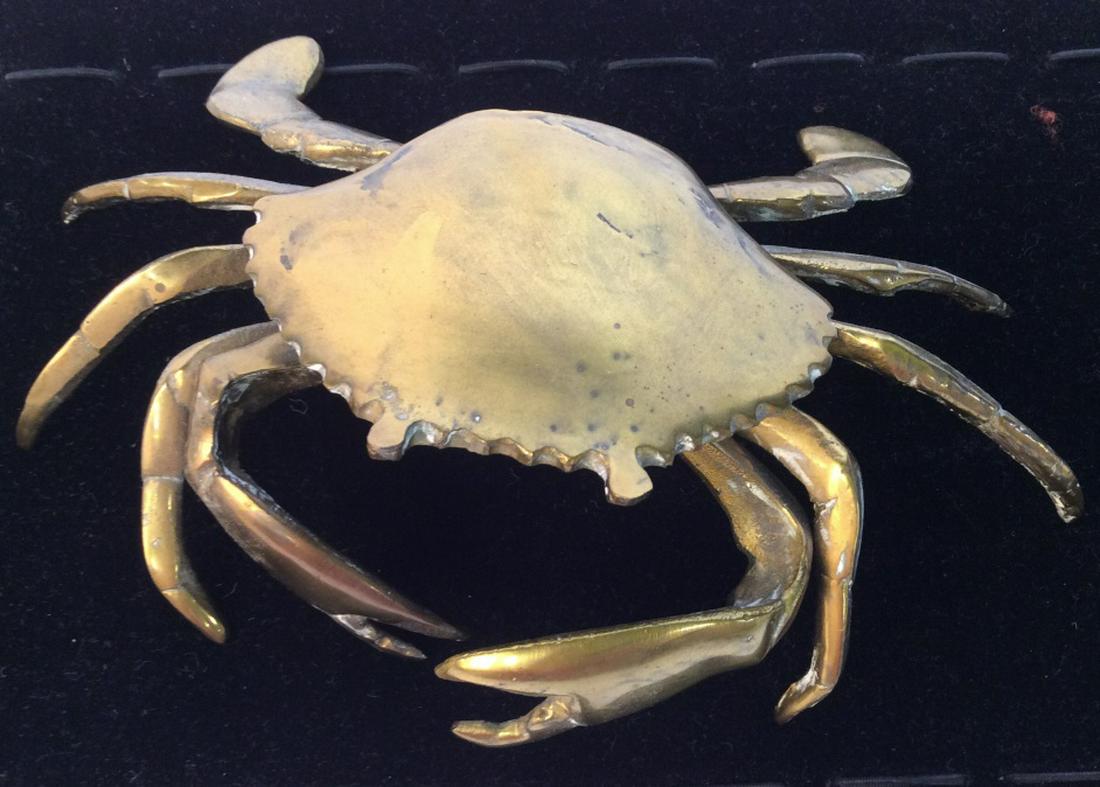 Brass Crab Keepsake Box Figural: Vintage ashtray; the center of the Crab is removed to empty the ashes. Use as jewelry, trinket or keepsake box, snuff box, censer, Hinged opening. Slight discoloration, possibly polish to remove. Meas