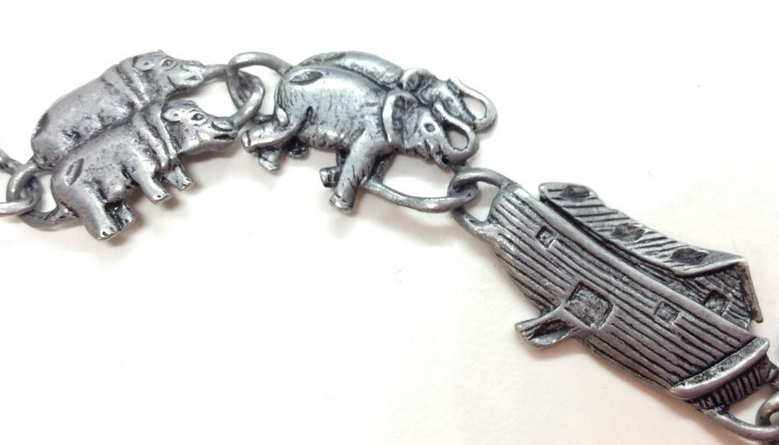 Noah’s Ark Inspired Charm Bracelet: Dark grey/silver toned metal with charms representing the ark, and the pairs of animals, Measures approx 7 in long from end to end, women’s vintage costume estate jewelry, fashion accessories, weara