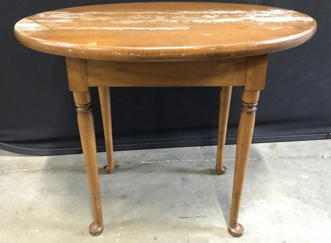 Vintage Pad Footed Oval Side Table W Turned Legs: Vintage Pad Footed Oval Side Table W Turned Legs, some watermarks to top, measures approx 30.25 inches long x 23 inches wide x 24.25 inches tall. Vintage Queen Ann Style Side Table, Cocktail Table, En