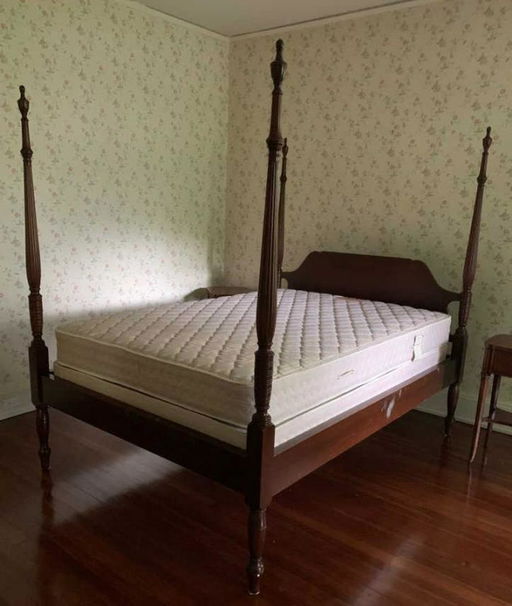Mahogany Toned Wooden Four Poster Bed Mahogany Toned Wooden Four Poster Bed