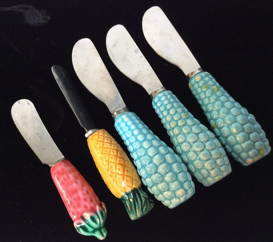 Lot 5 Ceramic Handle Butter Spreaders: Use for corn, bread, jam, etc. Ceramic designed into corn kernels, pineapple and strawberry. Some chipping. Some paint discoloration. Stainless metal spreaders. Pineapple one is loose. Largest spreade