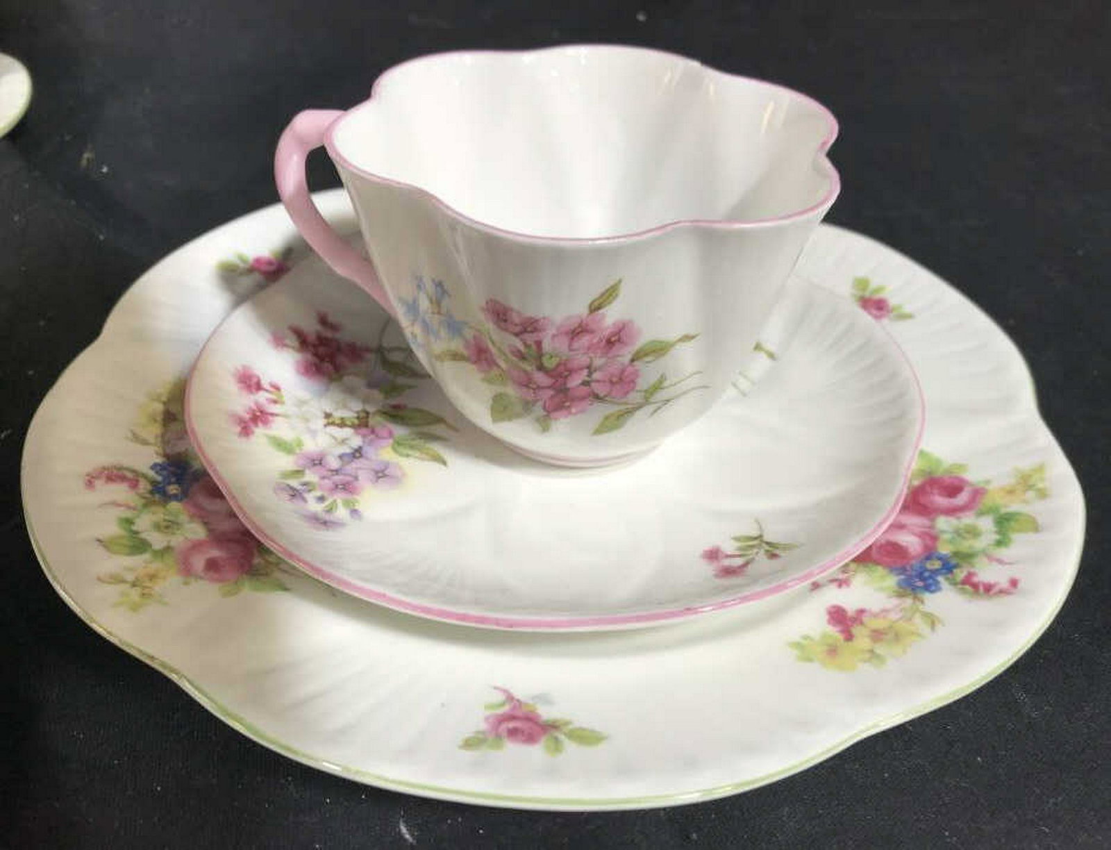 SHELLEY English Porcelain Cups Saucers Plates Mixed lot: Mixed lot of fine English Bone China, tea cups, Saucers, plates, lot includes 5 cups 6 Saucers, 5 plates, plate diameter app 8 inches, collectible tableware, place settings, tea service