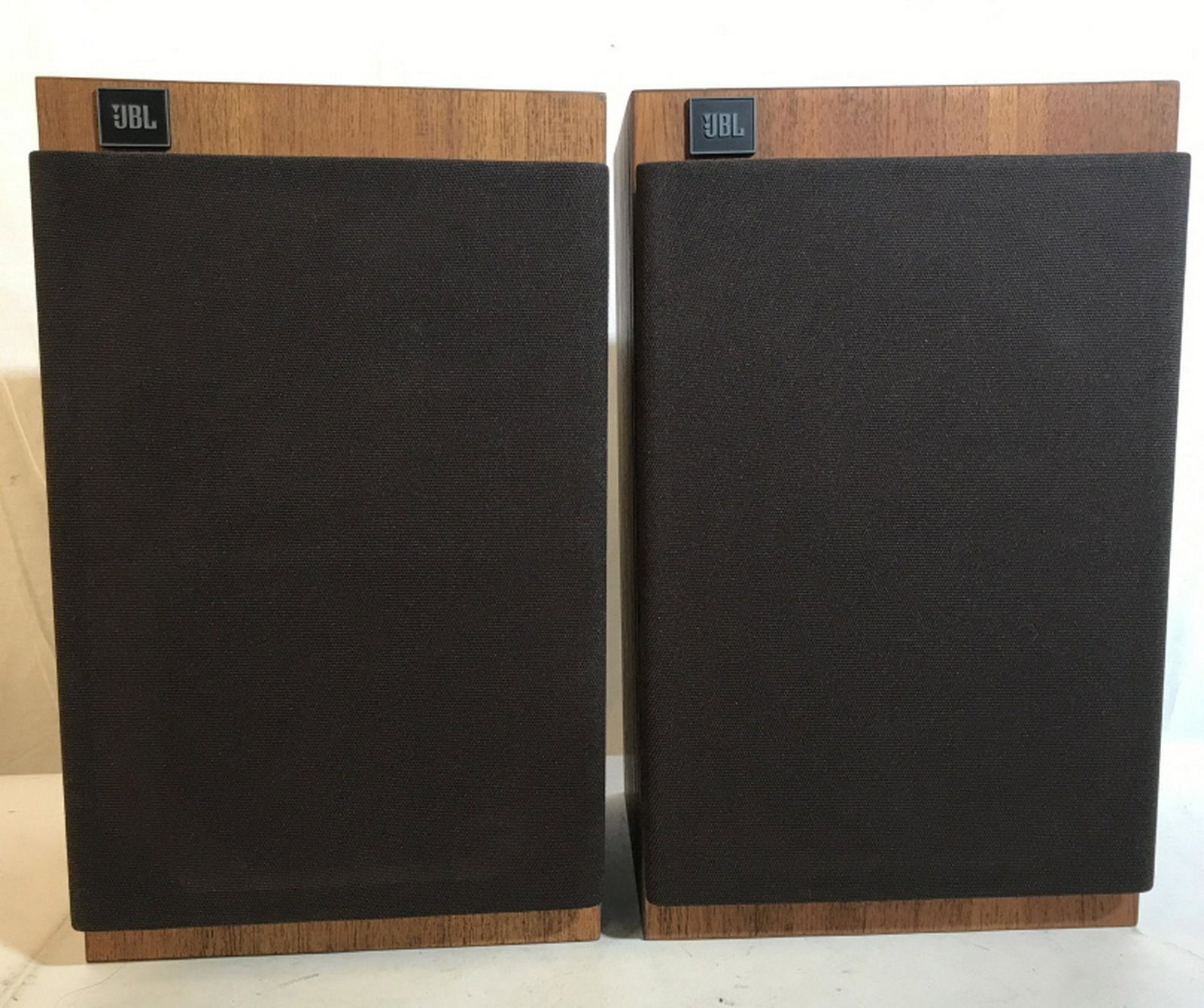 JBL MODEL 18Ti Pair of Stereo Speakers Wood Stereo: Wood Stereo Speakers. Serial no. 101105, 10116, 8 ohms. No wires. 15.5 in height, 9 3/8 in wide, 8 3/4 in deep. Stereo Speakers, Music, Amplifier Sound, Home Audio, vintage electronics, entertainment 