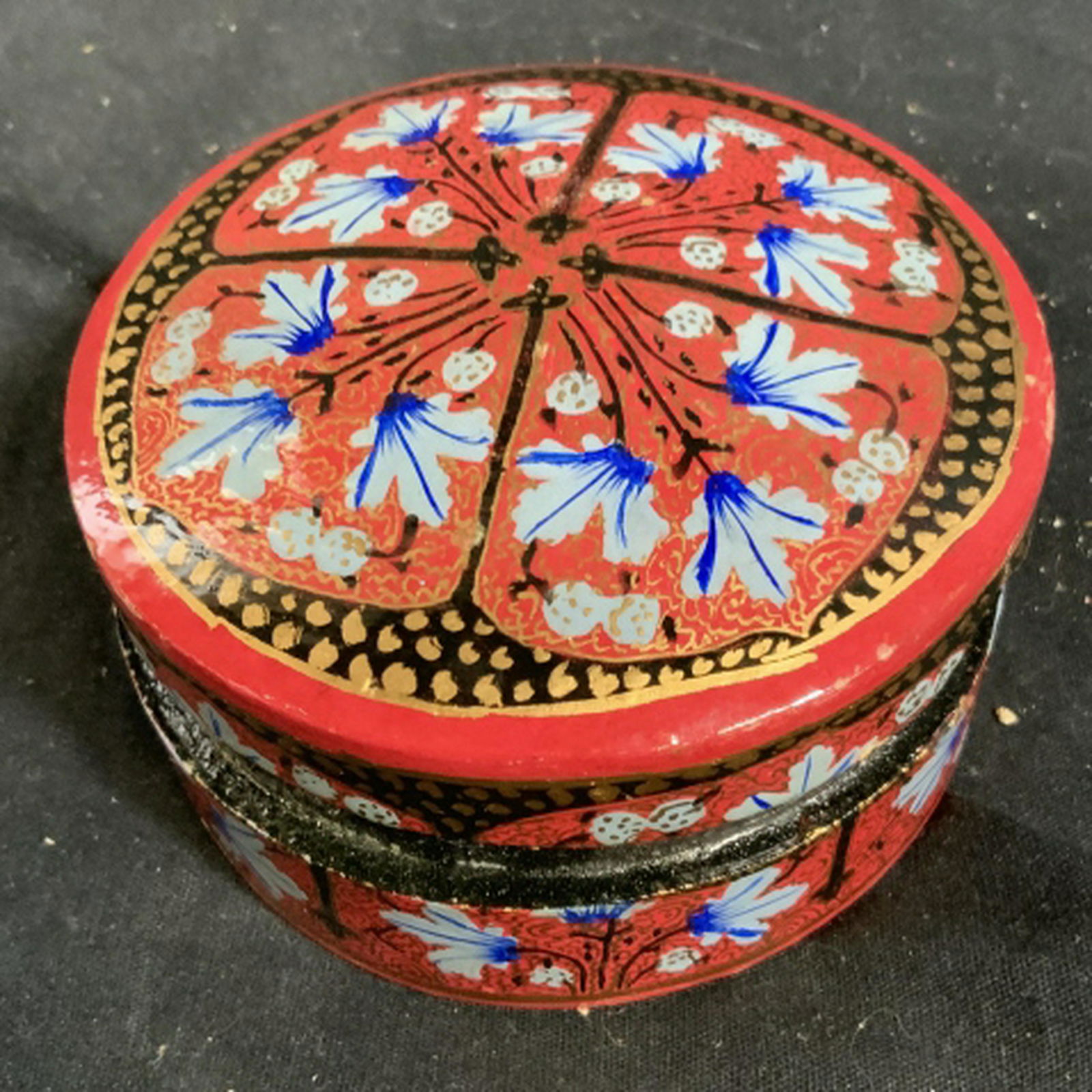 Russian Lacquer Coaster Set w Box: Diameter app 4.5 inches ht Box app 3 inches, set includes six coasters lacquer ware, kitchen accessory tableware, tabletop decor