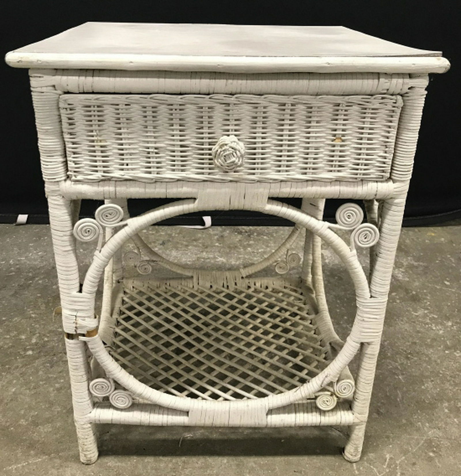 White Wicker Side Table Table Decorations