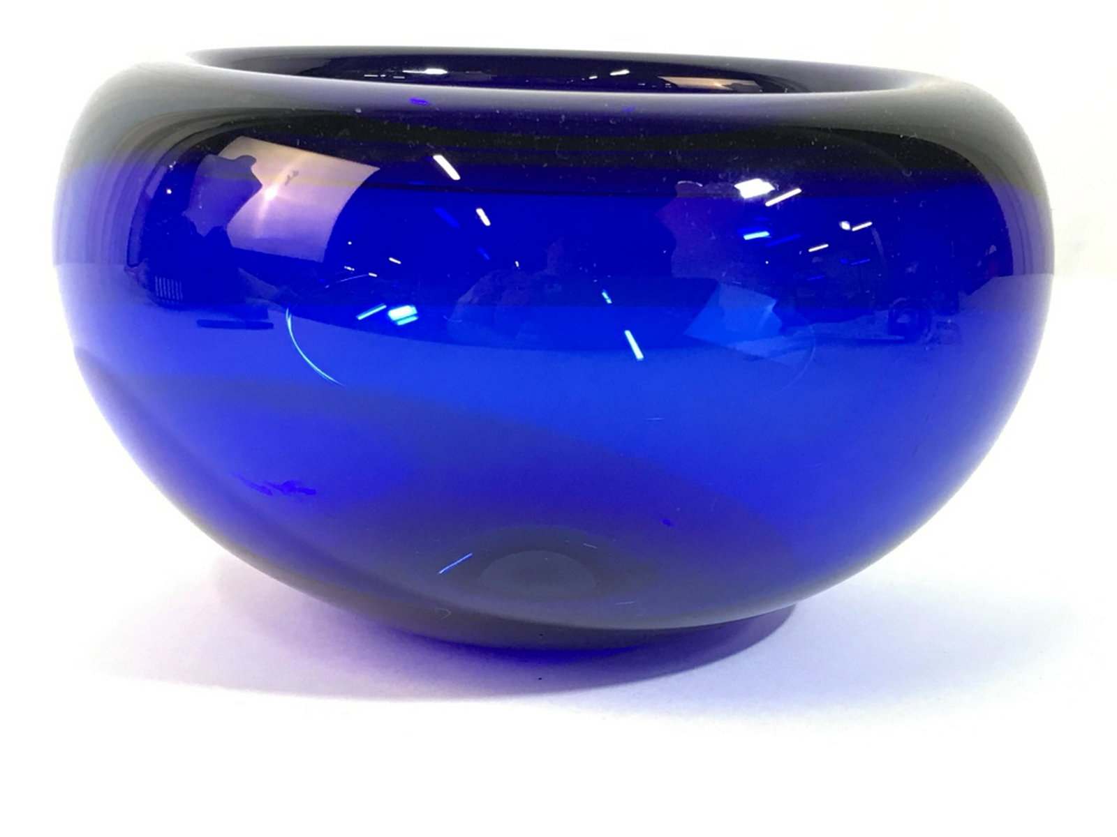 Cobalt Blue Centerpiece Glass Vessel Rounded edges with: Rounded edges with good amount of depth. 4.5 in height, diameter approx 7 in. Opening 5 in. Circumference 24 in. Appears to be free of nicks or chips. Tabletop, Vessel, Centerpiece Bowl, Decorative Bo