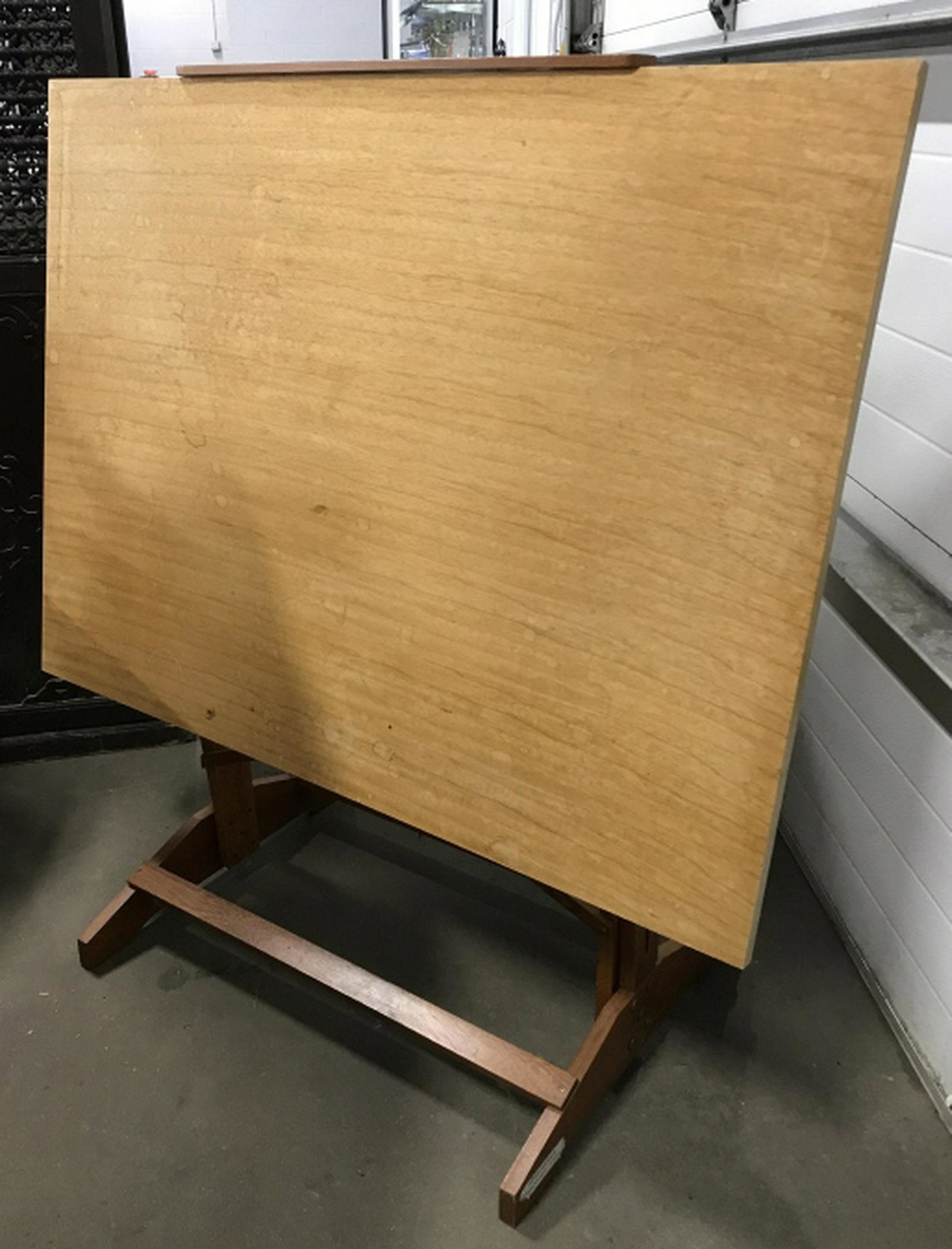 Tilt-Top Artist’s Drafting Table Wooden tilt-top artist: Wooden tilt-top artist architect’s drawing and work table. Tabletop measures approx 42 inches by 31 inches in length and width. Table measures approx 45 inches in height when tabletop is upright. So