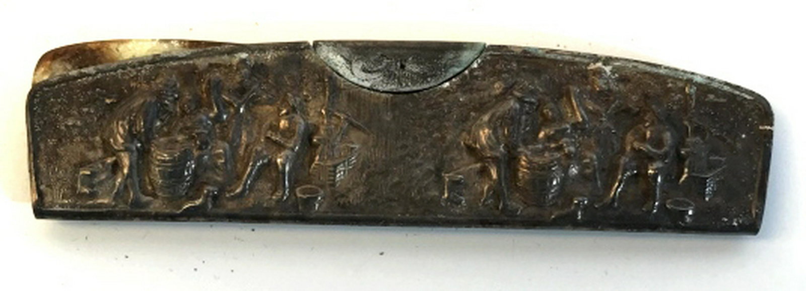 SPRITZER AND FUHRMANN SILVER PLATED COMB CASE Spritzer: Spritzer and Fuhrmann Silver Plated comb case. Metal casing has a raised scene. Rusting is evident and comb is broken. Case measures approximately 5 inches in length. Spritzer and Fuhrmann marked on t