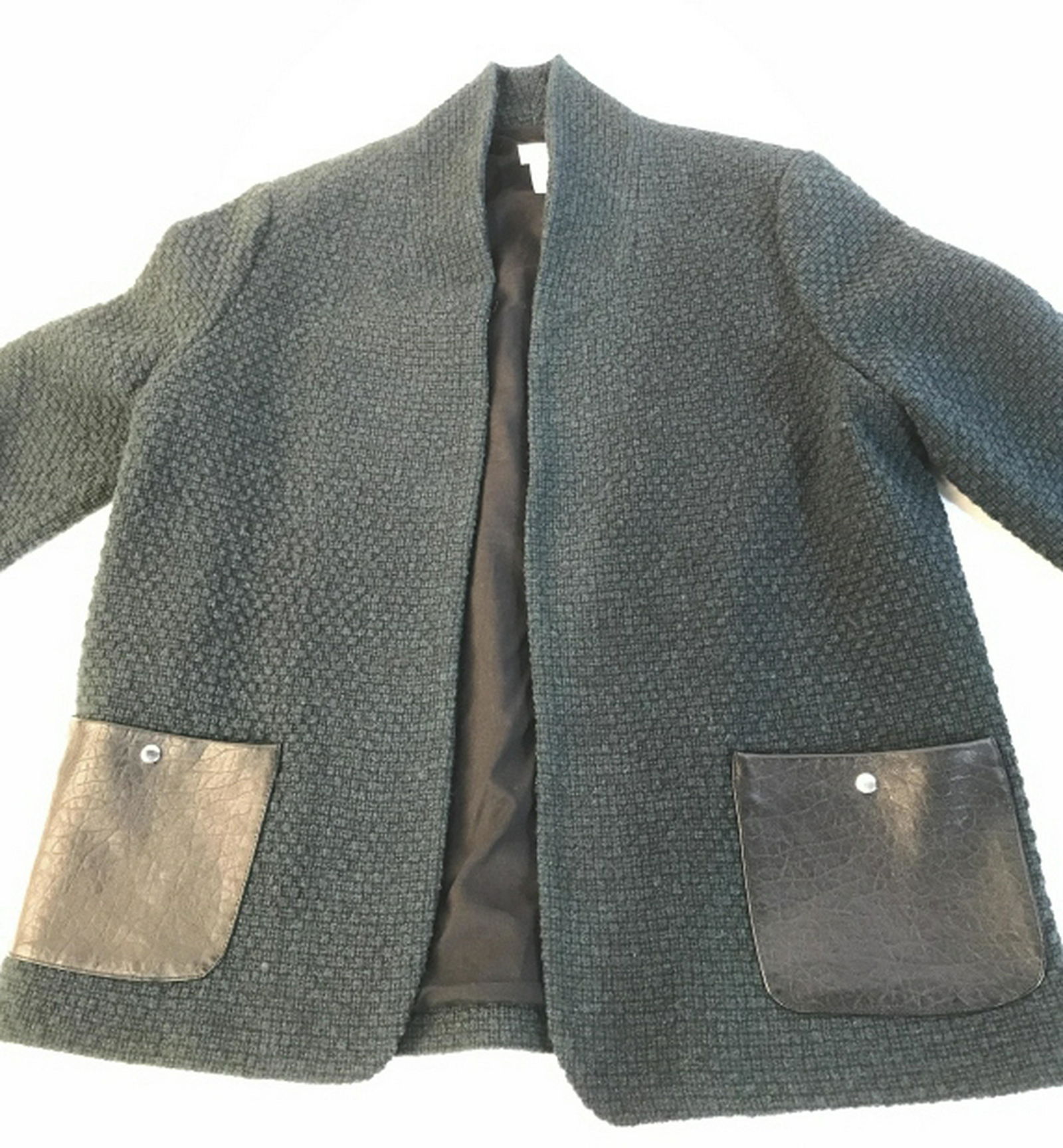 ROSEANA MADE IN FRANCE FOREST GREEN JACKET ROSEANA Made: ROSEANA Made In France forest green jacket. Size 40 and features possibly leather pockets. Materials: 42% virgin wool, 33% Acrylic, 20% polyester, 4% viscosa, 1% elestana. 100% cotton lining. Dry clea