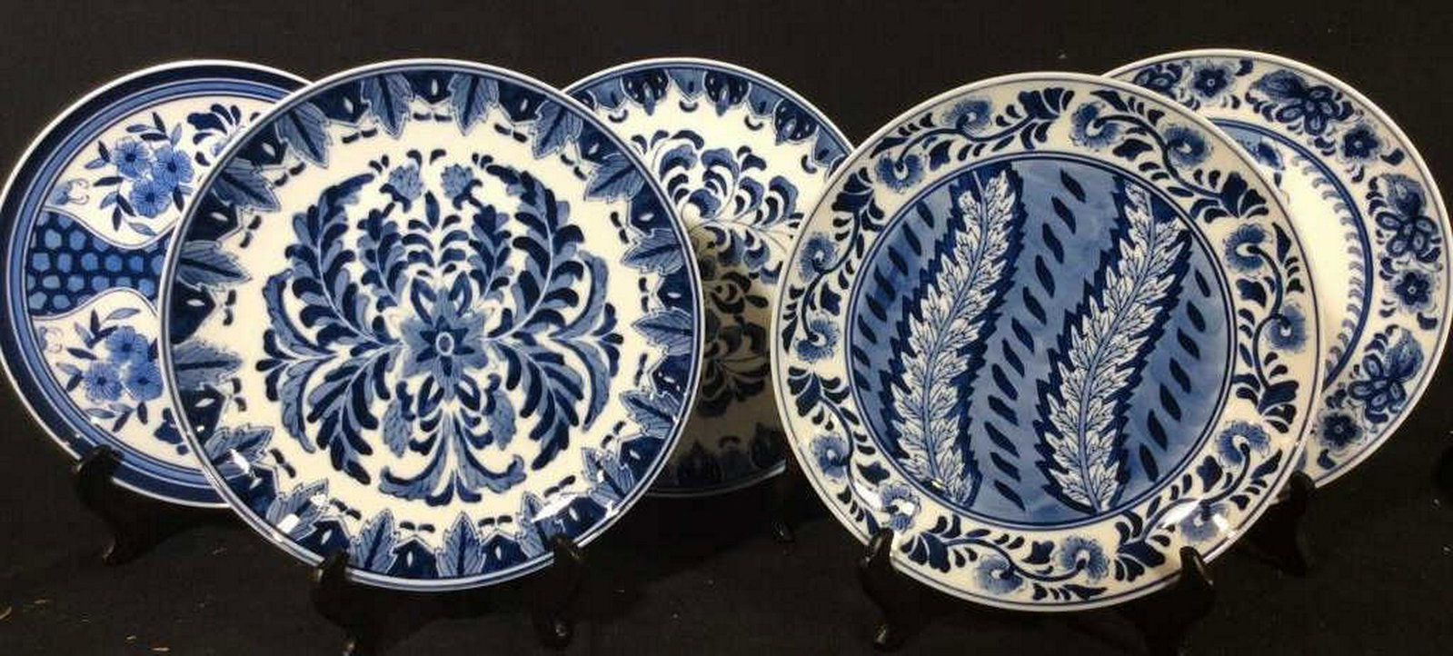 LOT of 5 Blue & White Floral Dinner Dishes Floral Motif: Floral Motif w Patterns of Dark and Light Blues Colors with A White Background, Ceramic Plates. Kitchen, Dinnerware. Size 10 1/2 in Diameter approximately. 9