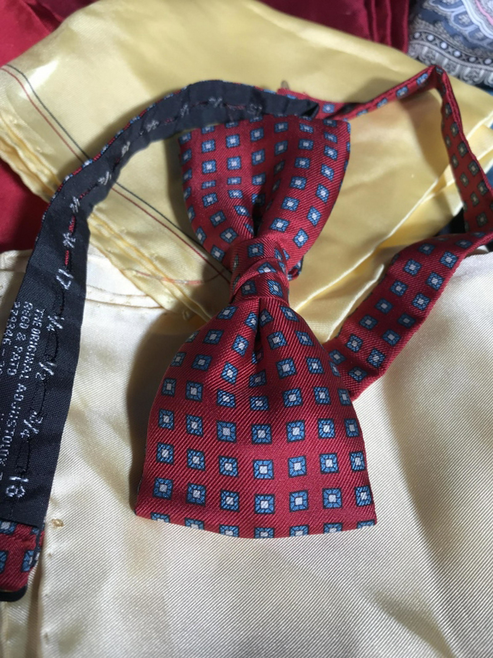 Men’s Luxury Silk Fashion Accessories Silk pocket: Silk pocket squares, hankies, bow tie , brands include Brooks Brothers, Buckner, and more, color ways of red tones, pale yellows, a range of blues and more fashion accessory, mens fashion wearables