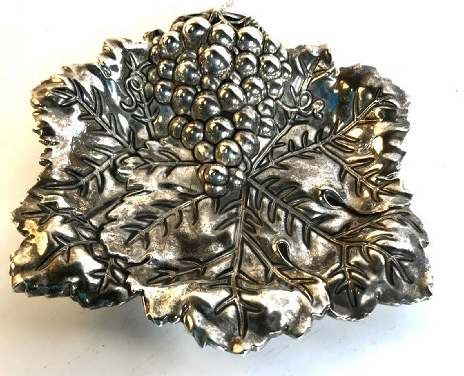 Godinger Grape leaf form Dish Decorative table ware,: Decorative table ware, measures diameter app 8 inches