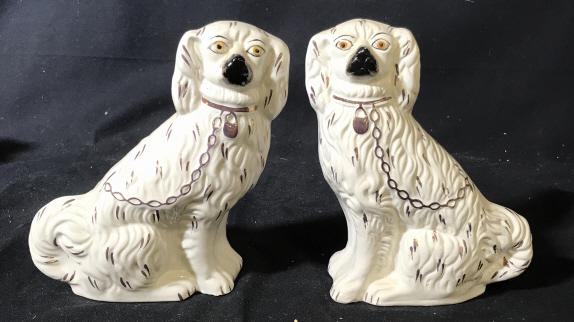 Pair Staffordshire English Porcelain Spaniels Antique: Antique porcelain dog figurals, pair English Staffordshire spaniels, marked and trademarked on underside, collectible table ware, decorative arts, decorative accessories, each measures ht app 9 inches