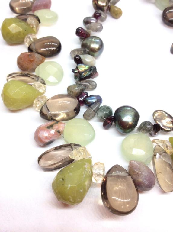 Natural stone and Pearl Necklace: Multi colored faceted natural stone beads with silver toned metallic pearl beads, appear to be genuine pearls. Clasp marked for 925 Italy, Measures approx 9 IN long. Ladies estate costume jewelry, Sta