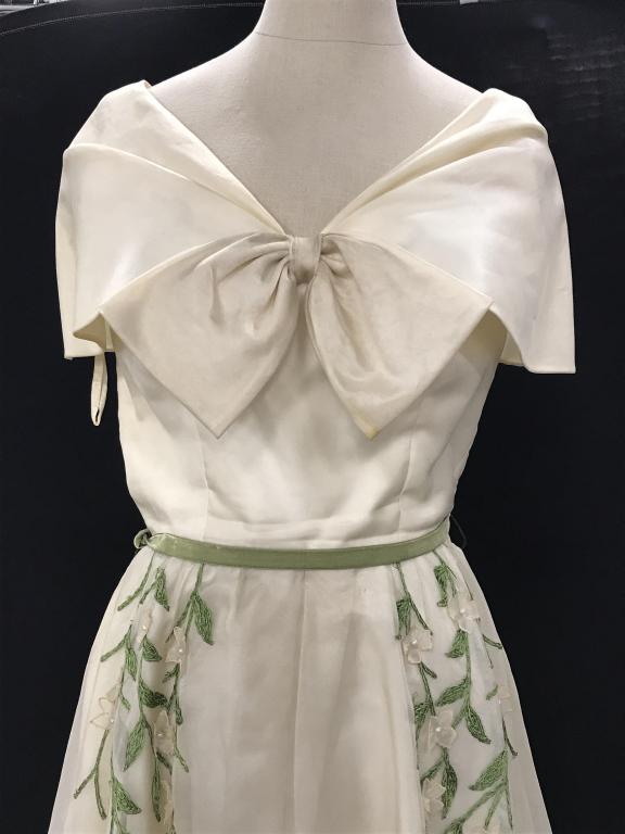 Vintage 50s Appliqué Cocktail Dress: Classic c. 1950s swing style dress with front bow. No rips, tugs or other fabric issues besides normal wear and age. Skirt embossed with green thread as vines, appliqués with translucent beige flower