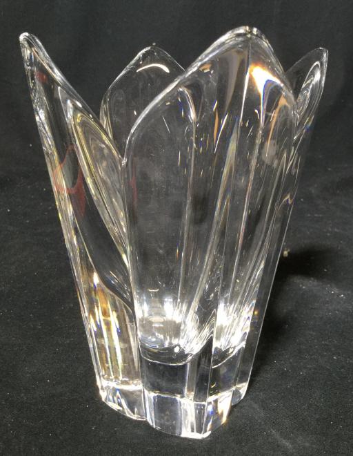 Orrefors Signed Crystal Vase: Leaf or tulip form vase, vessel, luxury crystal ware, vase, vessel, decorative arts, decorative arts and accessories, shelf piece home decoration, measures ht 5 inches