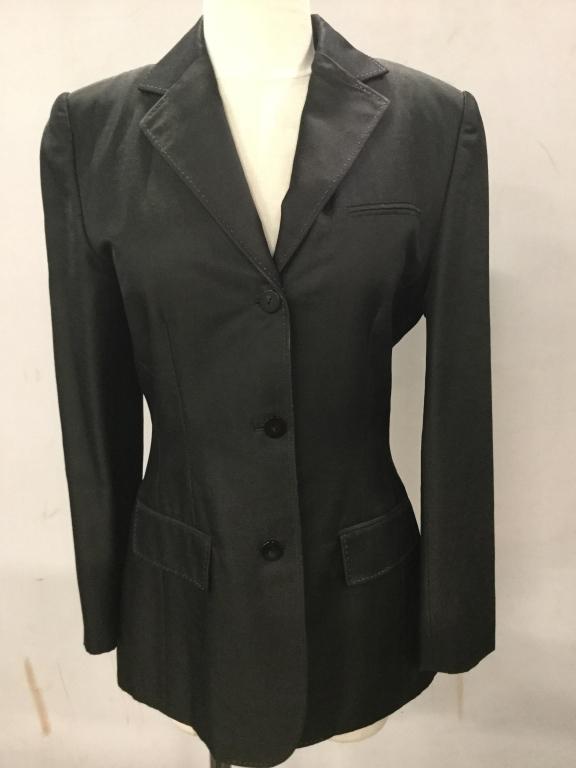 CHADÓ RALPH RUCCI SILK BLAZER: Impeccable tailoring and lines in this CHADÓ Ralph RUCCI Blazer . Size 8. Length, 28.5 in. Shoulder padding sewn in behind lining. No fabric issues, interior or exterior. Designer Clothing, Ralph RUC