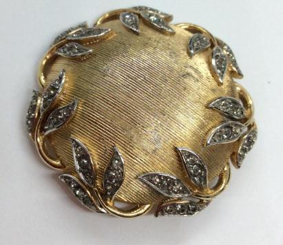 TRIFARI Etched gold toned metal brooch pin: Gold toned metal with etched texture, rhinestone leaf vine design, some discoloration to metal Measures approx 1 1/2 in in diameter. Women’s vintage estate costume jewelry, ladies fashion accessory,