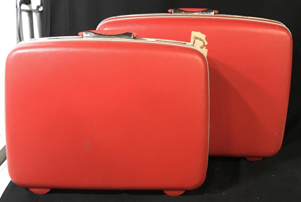 LOT 2 Vintage SAMSONITE Suitcases: Matching Red Hard Cases. Back when you had to carry all your suitcases, Samsonite was THE brand to have. Larger suitcase approx 22.5 L x 7 D x 18 H. Medium Suitcase approx 19.5 L x 6.5 D x 15.5 H. Han