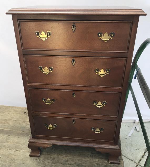 Mahogany 4-Drawer Nightstand: Dovetail joints and brass hardware. Measures approx 33 inches in height by 21.5 inches in width by 14.5 inches in depth. Some minor surface wear like light scratches. Nightstand, Chest Of Drawers, Sid