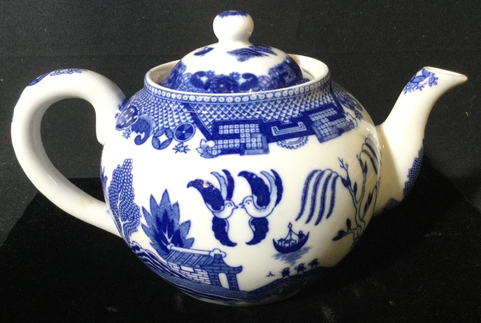 Blue & White Toned Asian Style Teapot: Teapot is blue and white toned. Piece measures approx 9 inches long with spout and handle 5 inches tall. Piece includes lid. Piece is marked 6 on underside. Piece has minor chip on opening. tea pot, t