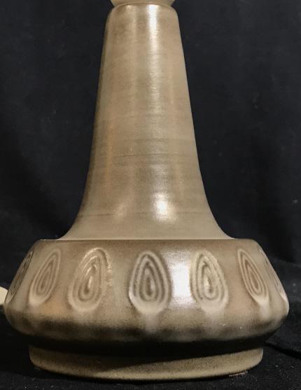 1970s Artisan Ceramic Table Lamp: Ceramic lamp is fawn brown in tone. Measures approx 9 inches in height by 5 inches in diameter. Lamp has not been tested. Vintage table lamp, 1970s interior home decor, interior lighting. home lightin